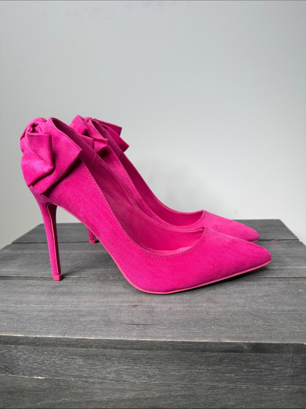 Shoe Dazzle Fuchsia Pointed-Toe Stiletto Pumps with Bow